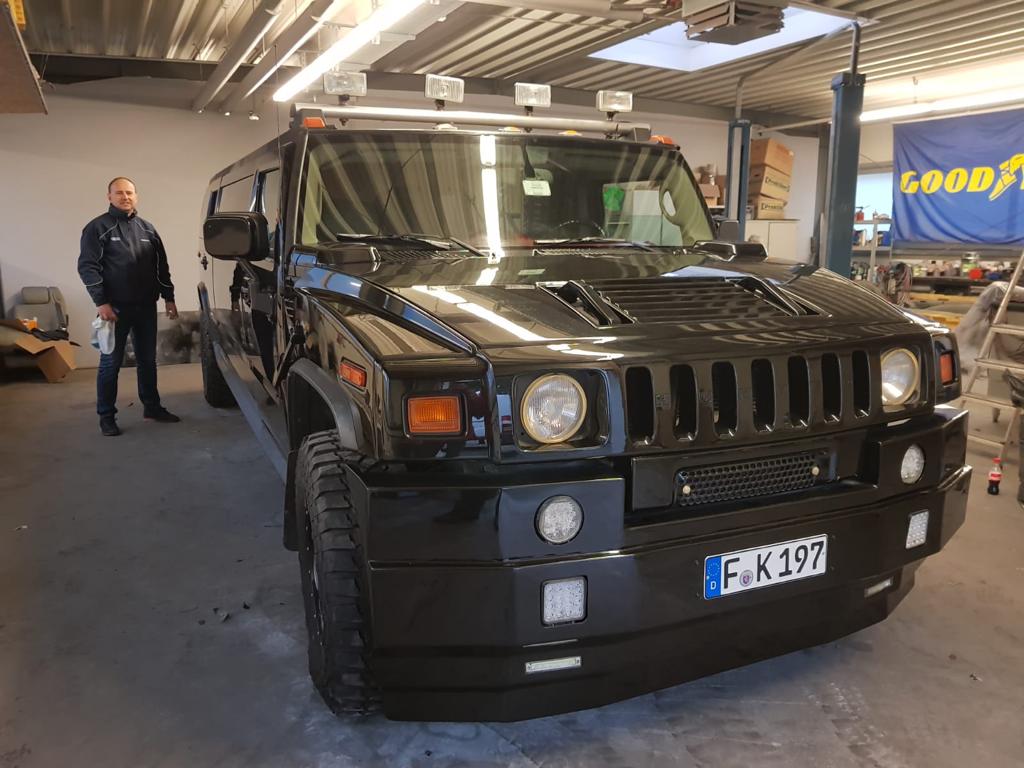 Schwarze Hummer Stretchlimousine Düsseldorf