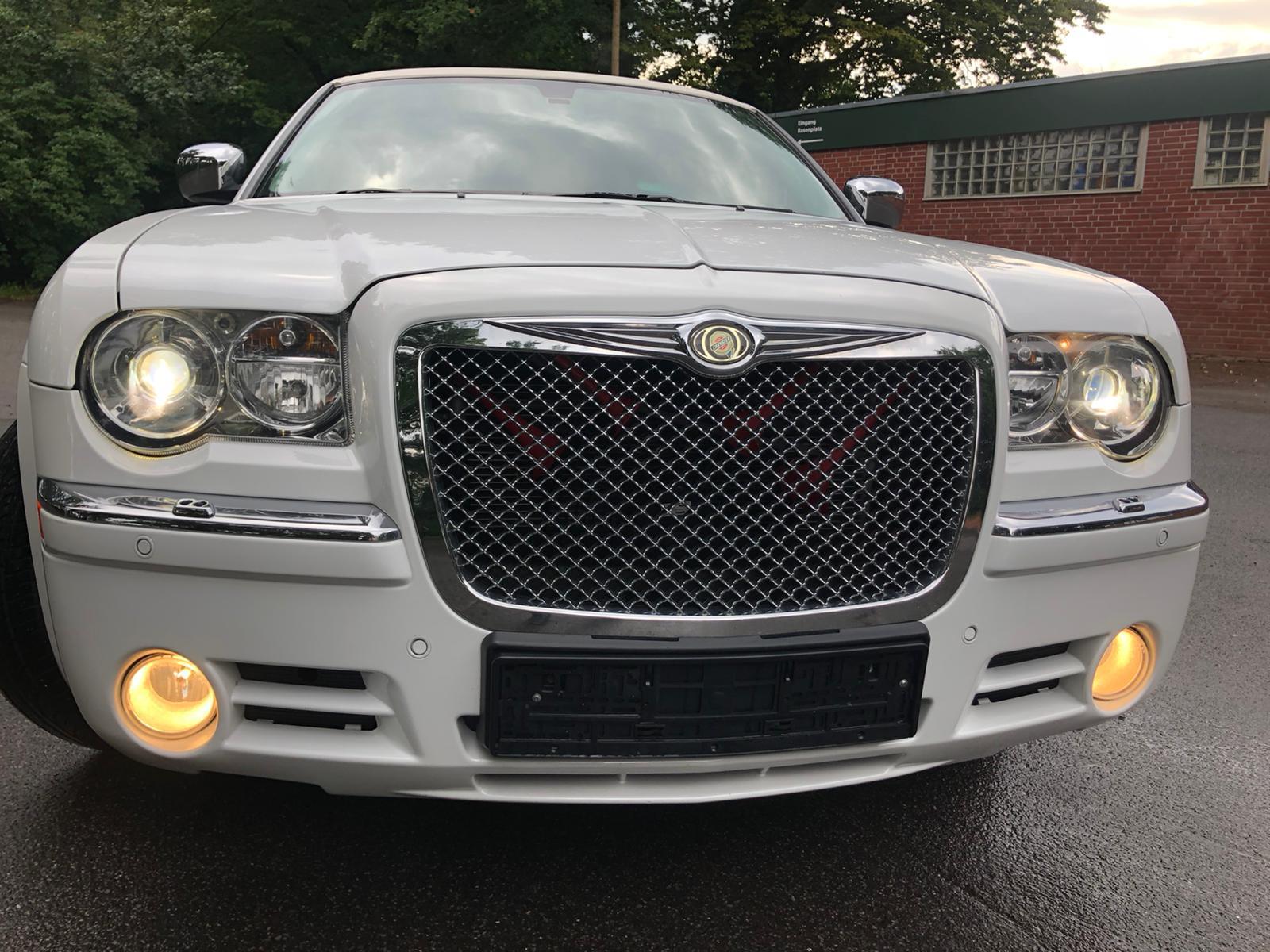 Weiße Chrysler Stretchlimousine NRW