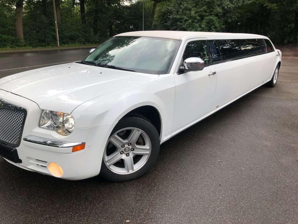 Weiße Stretchlimousine Willingen