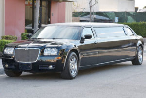 schwarze chrysler stretchlimousine