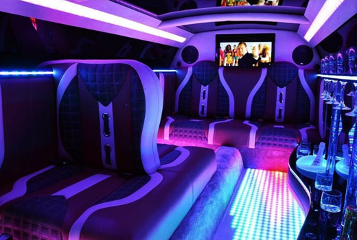 Weiße Dodge Stretchlimousine