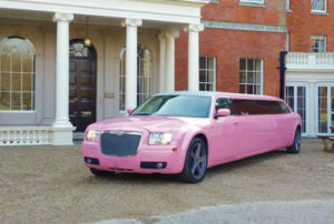 Pinkte Chrysler Stretchlimousine